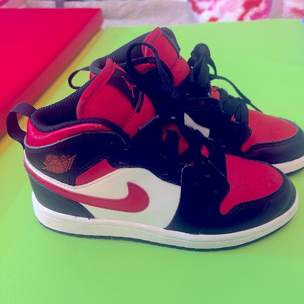 Youth Jordan 1 size 1y
